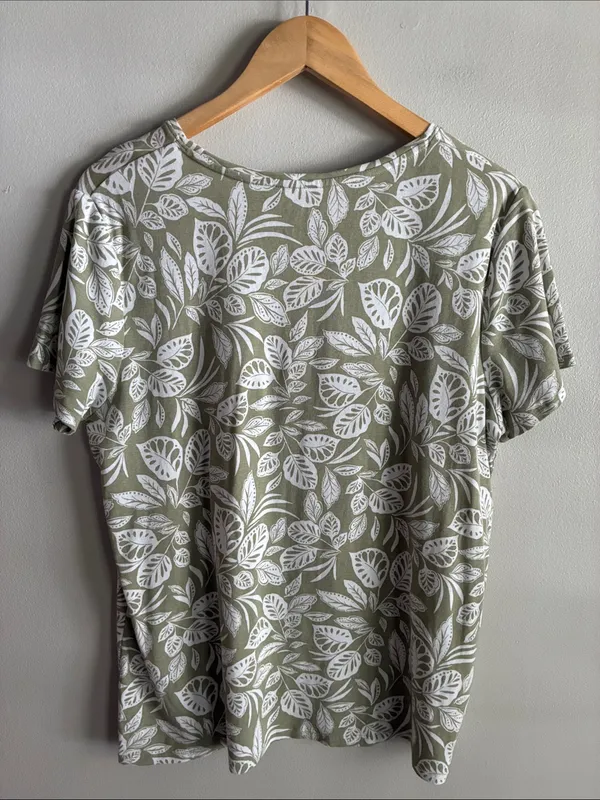 Croft & Barrow Classic Tee XL Green White Botanical Leaf Print Cotton Top - Image 4