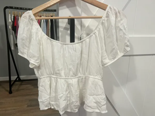 Hollister white  top - Image 6