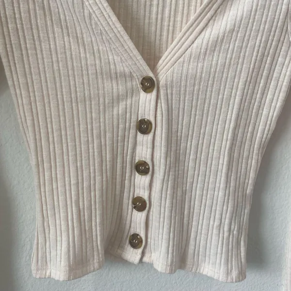 Forever 21 Cream Ribbed Cropped Cardigan Sweater Size S - Image 2