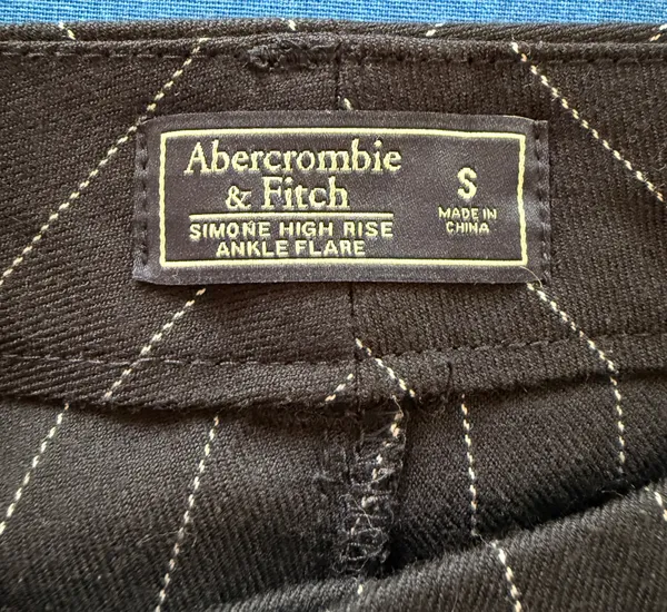 Abercrombie & Fitch EUC Navy Simone High Rise Ankle Flare w/ Pockets - Image 5