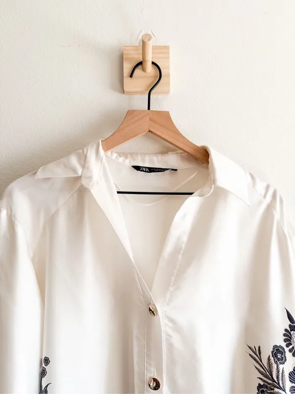 Zara White Satin Effect Printed Flowing Collared Shirt Size XS - Image 5