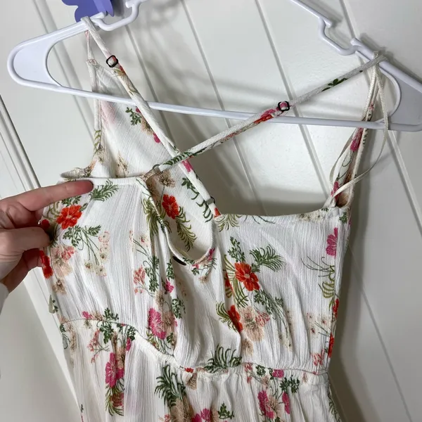 EUC O’Neill women’s white floral lined loose neck crossed strap mini dress XS‎ - Image 3
