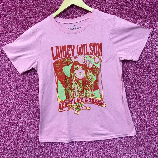Lainey Wilson 'Heart Like A Truck' Bell Bottom Country Album Pink T-Shirt Medium - Image 3