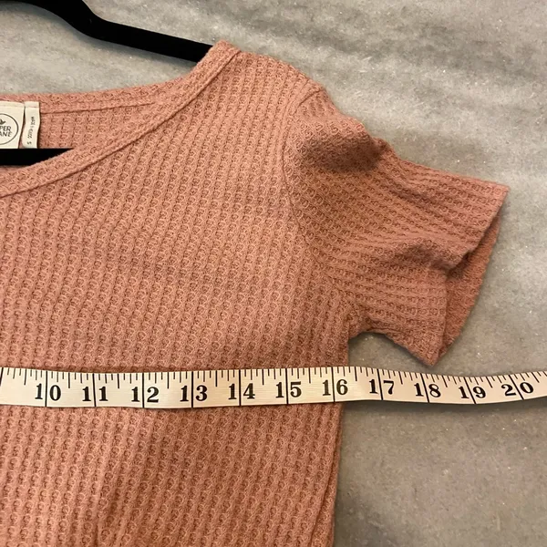 Paper Crane Size S Pink Waffle Knit V Neck Short Sleeve Ruffle Hem Peplum Top - Image 9