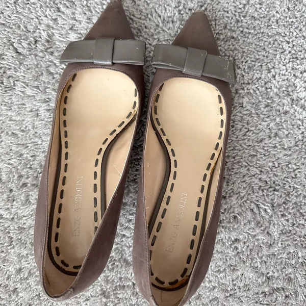 Enzo Angiolini Cute brown kitten heels with bow detail - Image 3