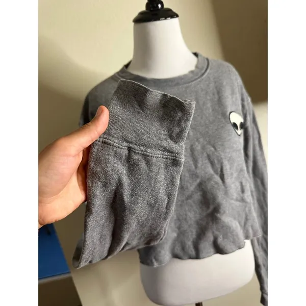 Grey alien long sleeve cropped sweater - Image 4