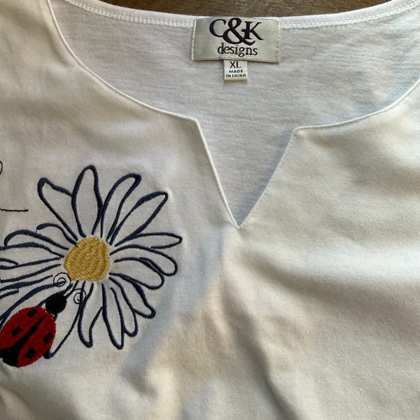 C&K Designs Shirt Size XL flower Ladybug embroidery White Top - Image 6