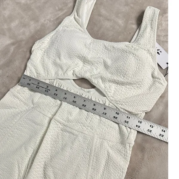 GIGI C Sawyer Romper Women's Medium Ivory Sleeveless Scoop Back Cutout Short New - Image 9