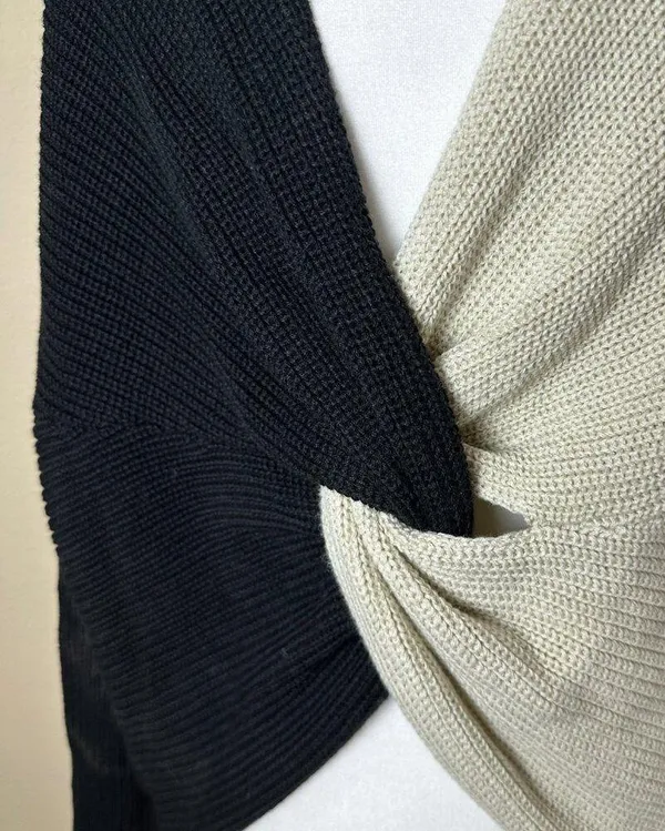 ELAN Two Tone Low Back Crossover V Neck Sweater Size Medium - Image 5