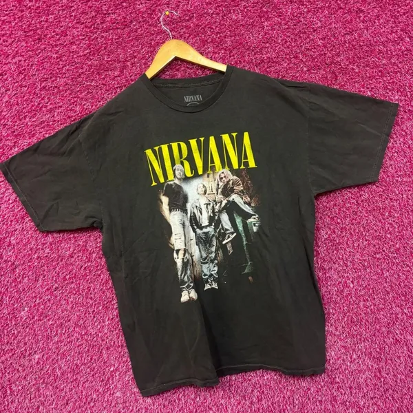 Nirvana Grunge Live Rock Tshirt size Large - Image 3