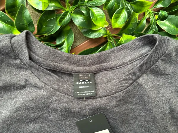 Grey Oakley T-Shirt Size XXL - Image 6