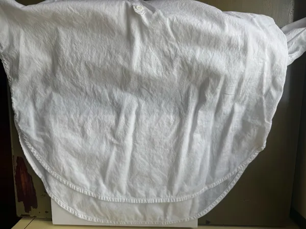 Levi’s V-Neck White Shirt XS 3/4 Sleeves - Image 8
