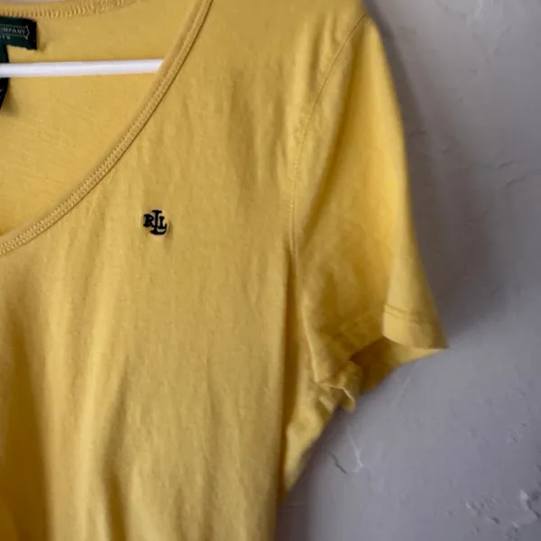 Lauren Jeans Co Ralph Lauren Butter Yellow Preppy‎ M V-Neck Logo T-Shirt - Image 4