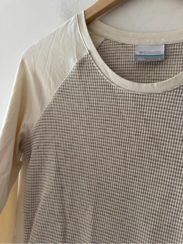 Columbia Cream and Gray Waffle Knit Thermal Long Sleeve Top‎ - Image 2
