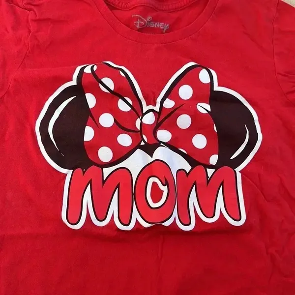 4/$25 Disney Minnie Mouse Red T-shirt “MOM” Sz M - Image 2