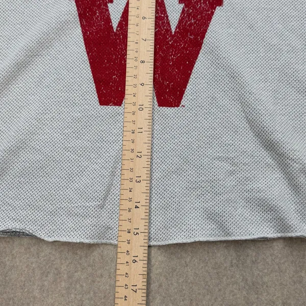 Under Armour Wisconsin Badgers Women Sz S Gray Cropped Waffle Knit TShirt Sporty - Image 6