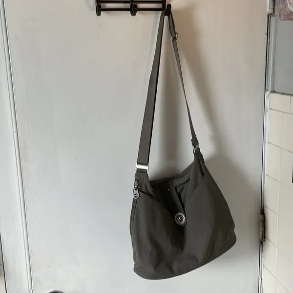 Baggallini Women’s Gray 11”x15” Adjustable Strap Crossbody Bag - Image 8