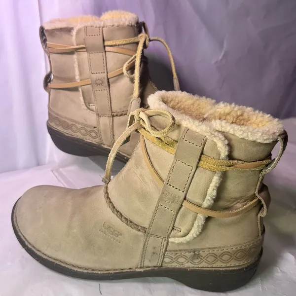 UGG Women's Light Tan Shearling-Trim Ankle Boot - Image 2