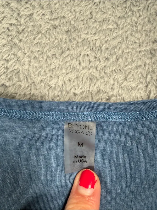 Beyond yoga Light Blue Long Sleeve shirt medium - Image 3