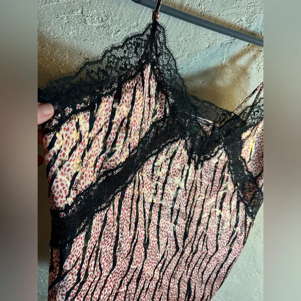 Victoria's Secret Strappy Camisole Lace Trim Tank, lovely print w black lace XL - Image 2