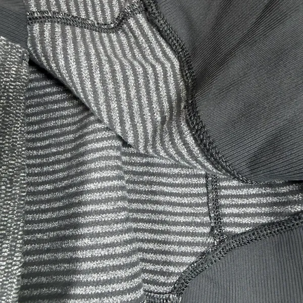 Lululemon Size-12 Womens Runderful Black Heather 1/2 Zip Pullover‎ Sweater - Image 8