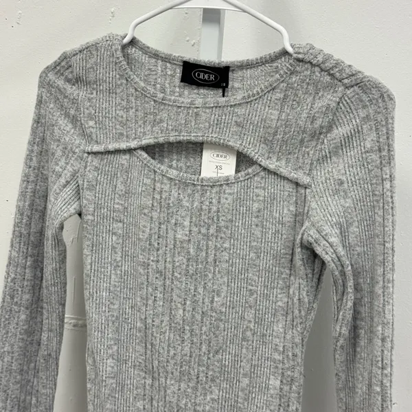 NWT Cider Grey Ribbed Long Sleeve Cutout Bodysuit XS Heather Gray Snap Closure‎ - Image 3