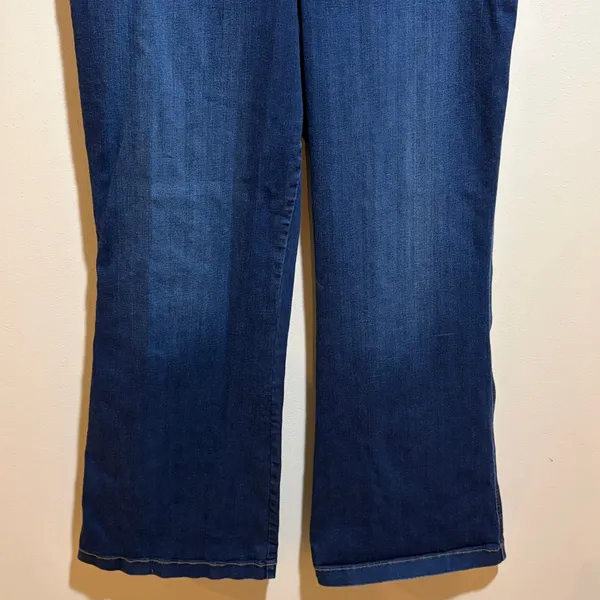 SPANX Pull-On Flare Jeans in Midnight Shade Medium Wash Size 3X Stretchy Denim - Image 8