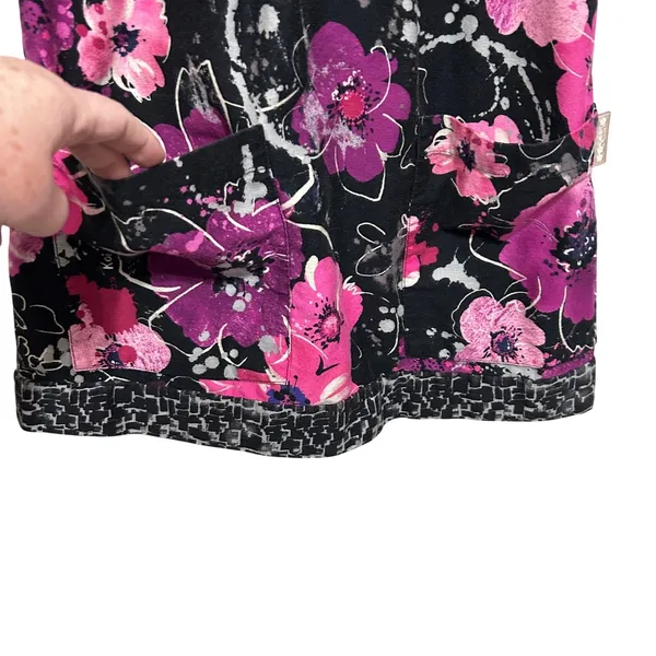 Koi Womens‎ Scrub Top S Black Pink Cottage Floral Nurse Medical Uniform Pockets - Image 5