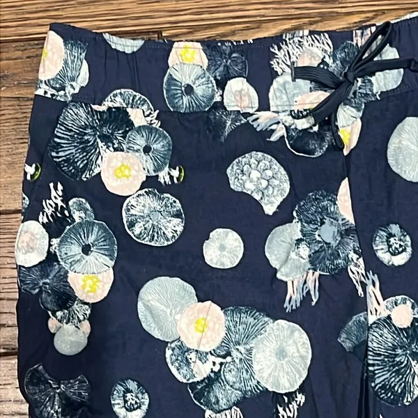 The North Face Motion Cotton Blend Stretch Shorts C16‎ - Image 3