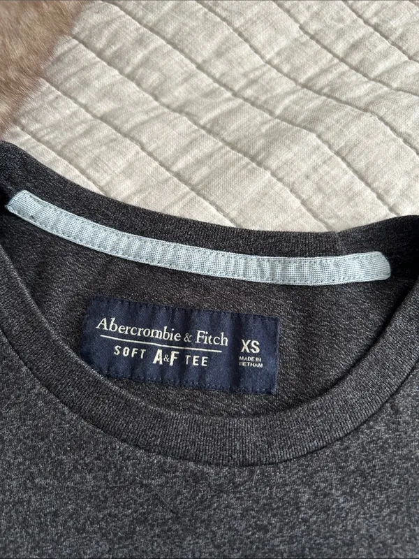 Abercrombie grey cotton one pocket tee shirt XS - Image 3
