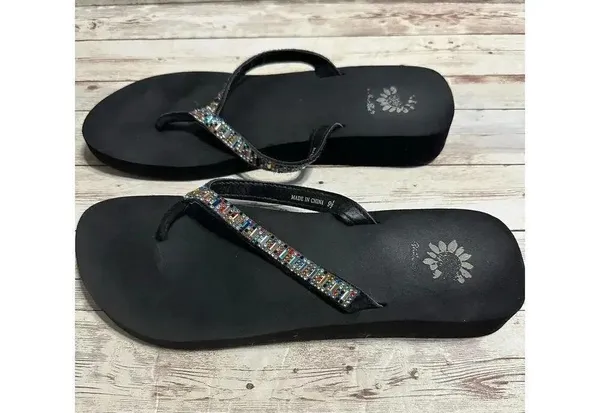 Yellowbox Flip Flops Size 9.5 Blingy Rhinestone Sandals - Image 6
