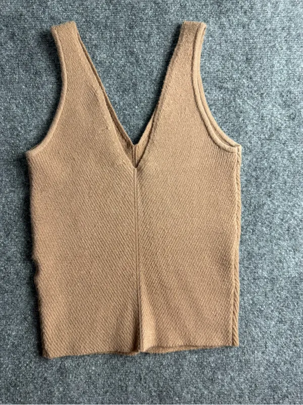 Abercrombie & Fitch Woman Small sweater V-neck subtle ribbed Tank - Image 4
