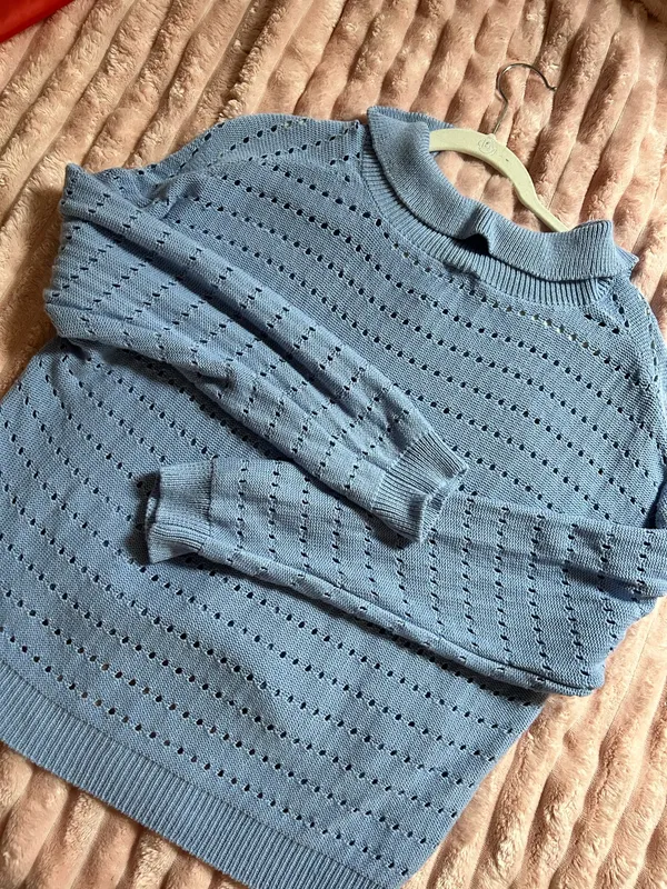 Francesca's Lightweight blue sweater - Image 3