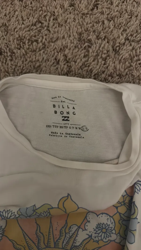 Cute billabong t-shirt - Image 3