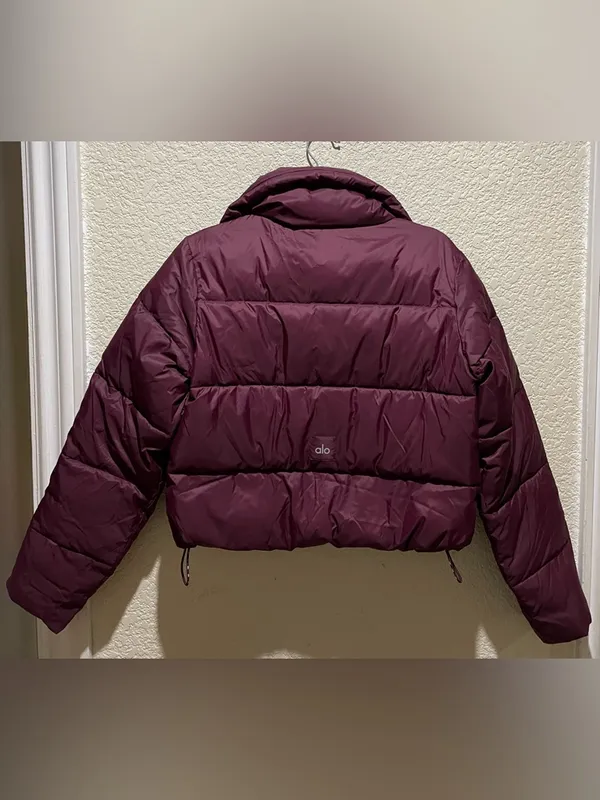 ALO Yoga NWT Gold Rush Puffer Jacket Burgundy with Zipper pockets Size S - Image 7