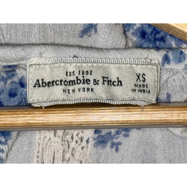 Abercrombie & Fitch Blue White Sheer Floral Crochet V Neck Peasant Blouse Sz XS - Image 3