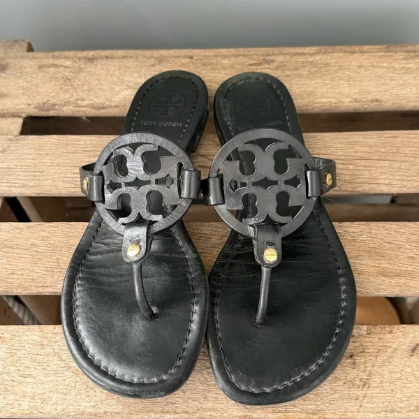 Tory Burch black leather sandal‎ size 8.5 A30 - Image 3