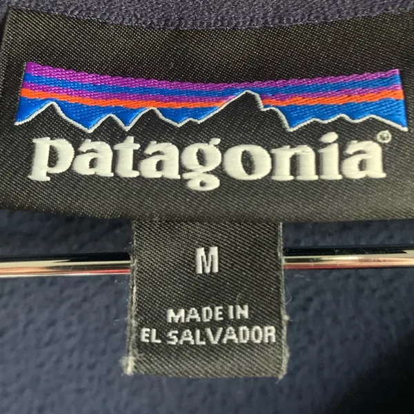 PATAGONIA medium navy blue sweater - Image 5