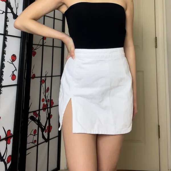 Princess Polly - Lioness | High-Waisted The Lola Mini Skirt White - Image 2