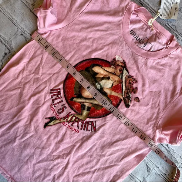 VTG Y2K Hell’s Kitchen Chicago Illinois Pink Womens Large Tshirt NWT NEW Retro - Image 10
