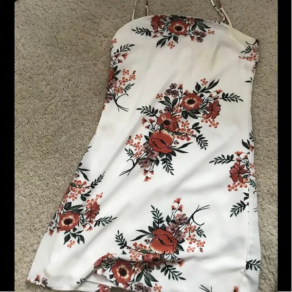 White Boutique dress with flowers - Image 3