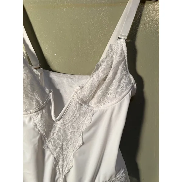 Women's Size Medium Lace Tummy Control Shapewear Bodysuit White Deep V-Neck Low - Image 6