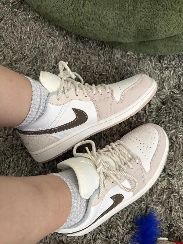 Air Jordan 1 Low Sneakers “Coral” - Image 2