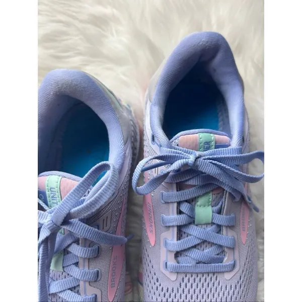Brooks women’s sneakers adrenaline GTS 22 size 9 1/2 medium B purple - Image 3