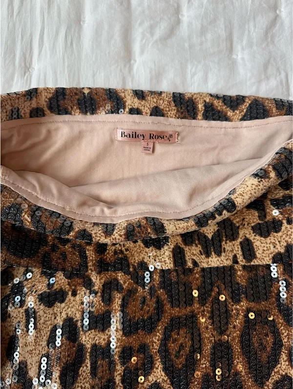 Bailey Roses Cheetah Top Brown - Image 3