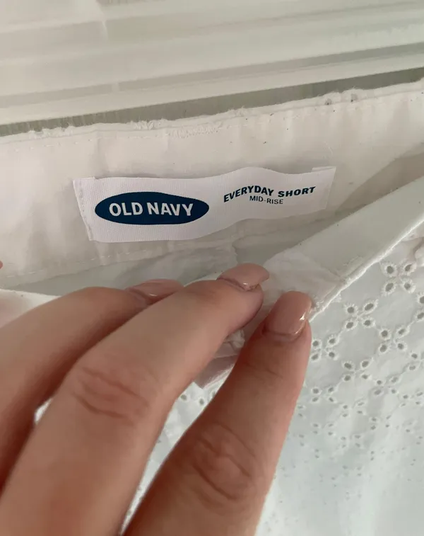 Old Navy Shorts Mid Rise - Image 5