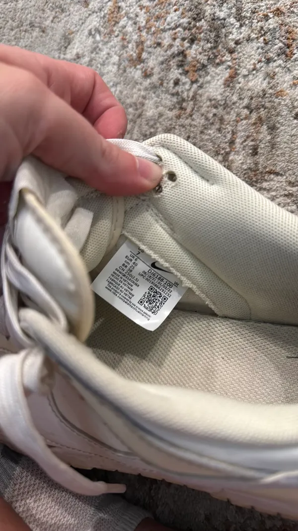 Nike shoes - Image 2