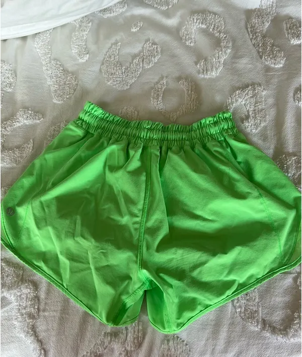 Lululemon LR Hotty Hot Shorts Pistachio  - Image 5