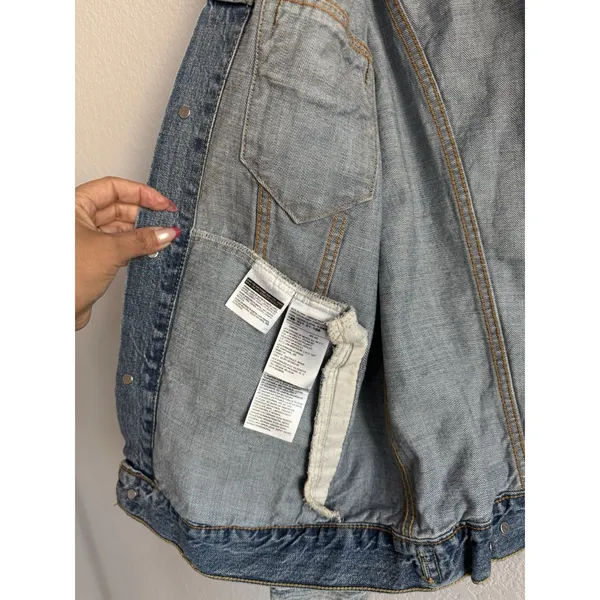 Levi's Strauss & Co Premium Denim Jacket Trucker‎ Blue Wash Women's Size Medium - Image 7