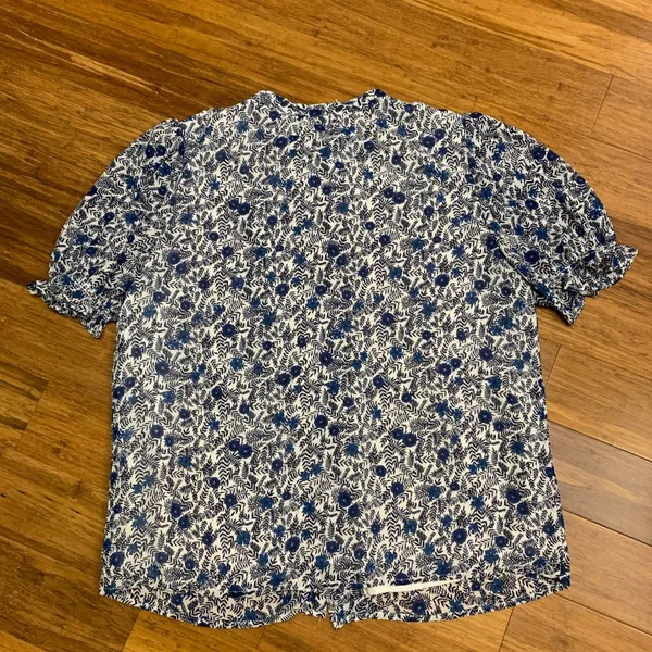 J Crew Floral Print Blouse Top Button Down Ruffle Short Sleeve Women Size Medium - Image 4